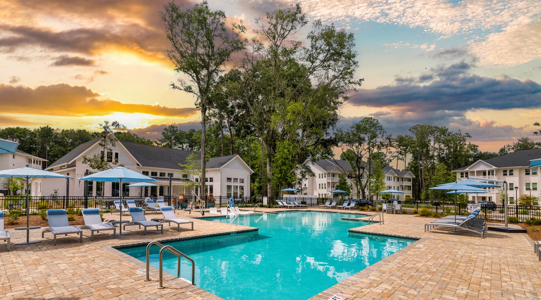Community pool and pool deck at Stono Oaks Community pool and pool deck at Stono Oaks